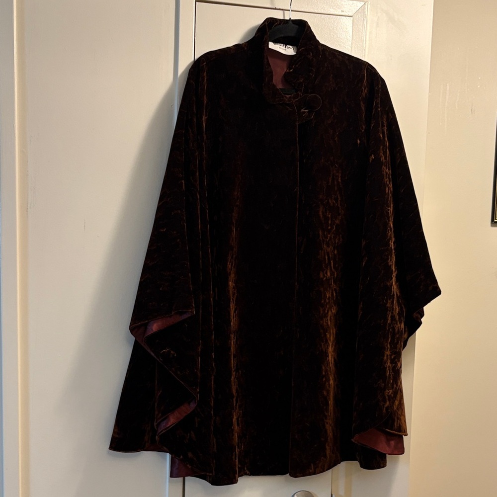 Saint Ives Elegant  Velvet Women's Cape NWOT